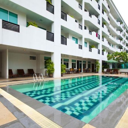 Laurel Suite Bangkok Exterior photo