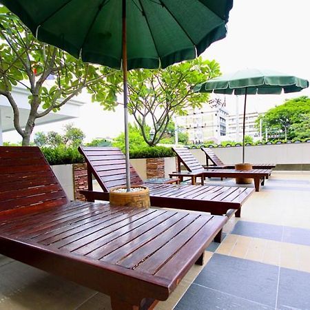 Laurel Suite Bangkok Exterior photo