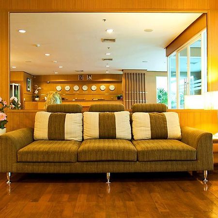 Laurel Suite Bangkok Exterior photo