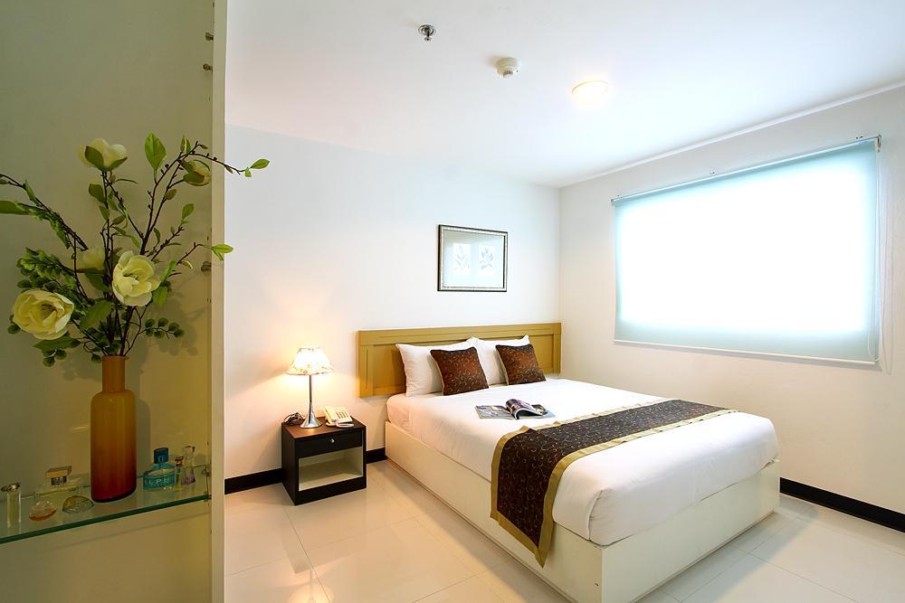 Laurel Suite Bangkok Room photo