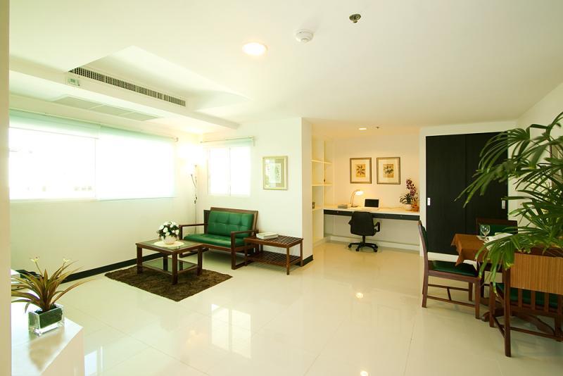 Laurel Suite Bangkok Room photo