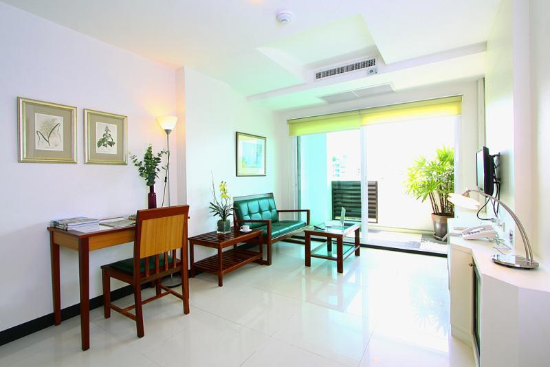 Laurel Suite Bangkok Room photo