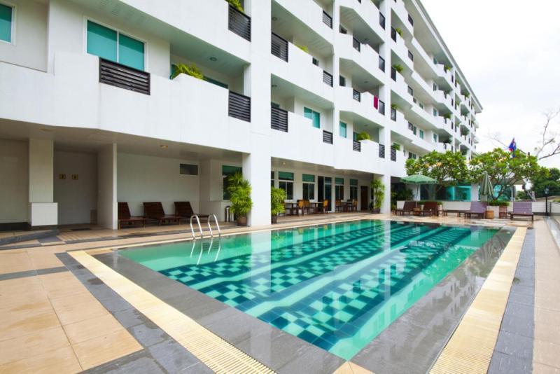 Laurel Suite Bangkok Exterior photo