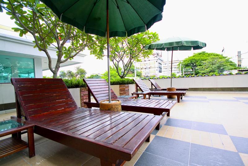 Laurel Suite Bangkok Exterior photo