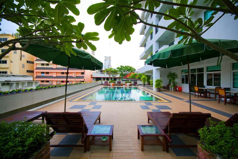 Laurel Suite Bangkok Exterior photo