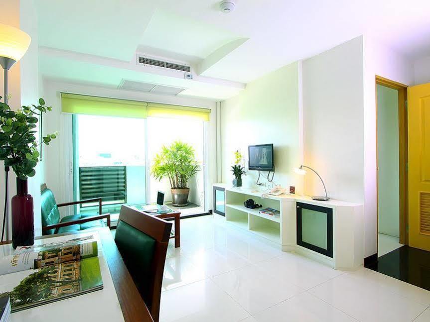 Laurel Suite Bangkok Exterior photo