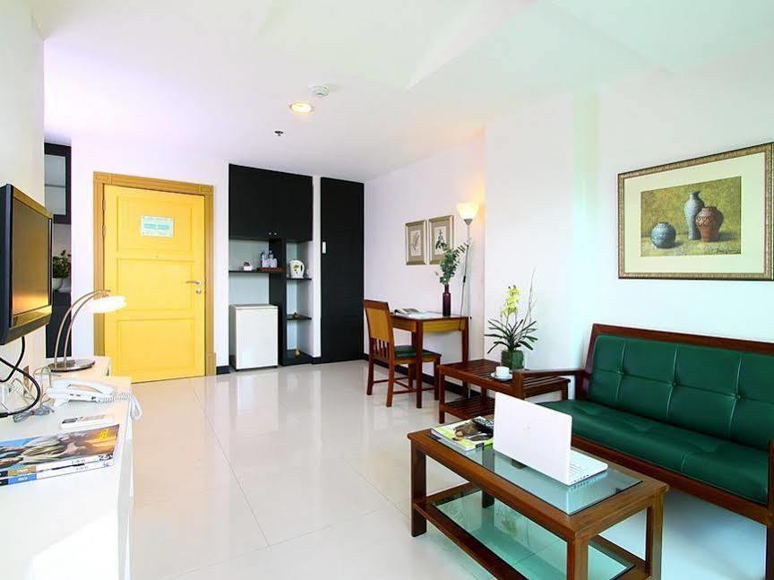 Laurel Suite Bangkok Exterior photo