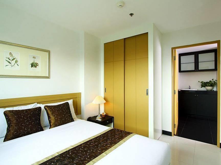 Laurel Suite Bangkok Exterior photo
